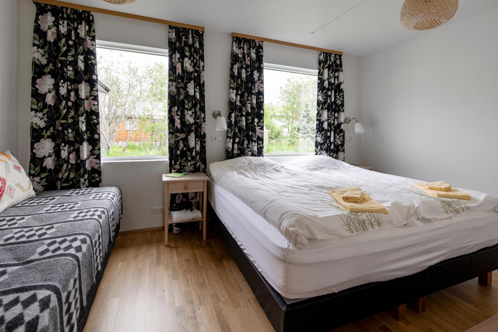 Appartement Laugarbakki - Free Hot Tub&sauna, Cozy&quiet